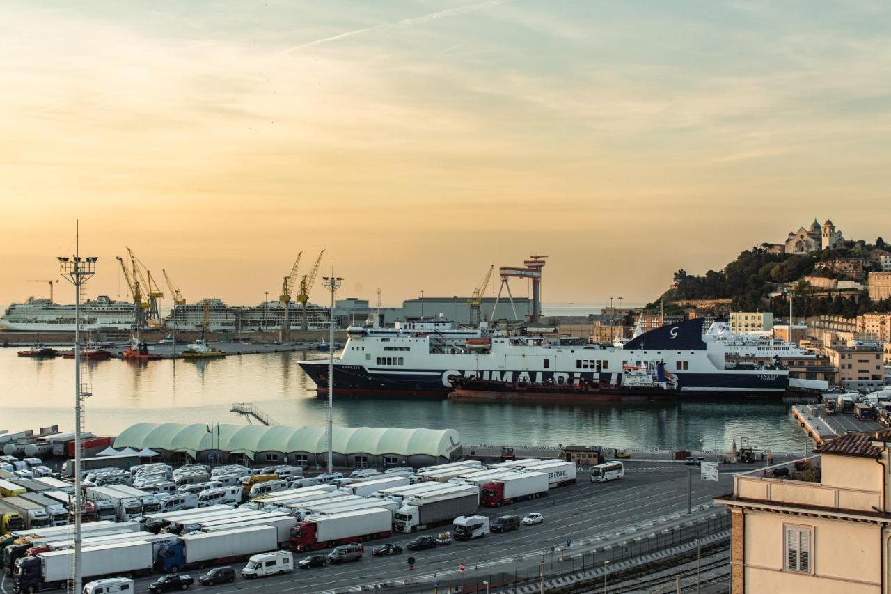Seeport Hotel Ancona Esterno foto